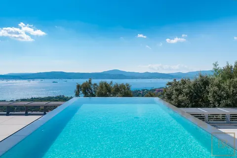 Contemporary Villa Overflowing infinity swimming pool Panoramic sea view, 5 bedrooms in Grimaud