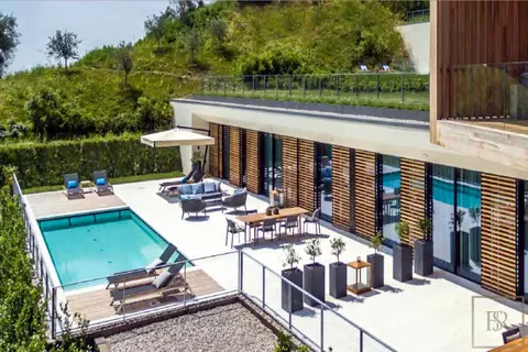 Luxury Villa 5-Star Clubhouse helipad, jacuzzi, swimming pool, 3 bedrooms in Lake Garda New for sale For Super Rich