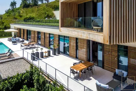 Luxury Villa 5-Star Clubhouse helipad, jacuzzi, swimming pool, 3 bedrooms in Lake Garda ID-MTL4 for sale For Super Rich