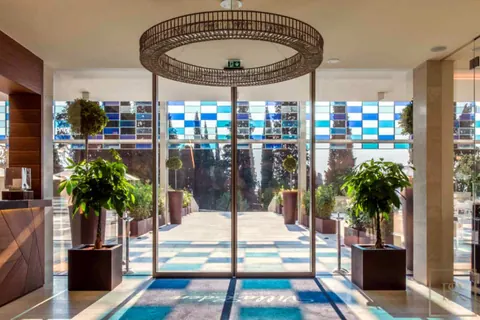 Luxury Villa 5-Star Clubhouse helipad, jacuzzi, swimming pool, 3 bedrooms in Lake Garda Classified ads for sale For Super Rich