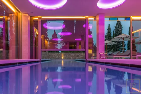 Luxury Villa 5-Star Clubhouse helipad, jacuzzi, swimming pool, 3 bedrooms in Lake Garda expensive for sale For Super Rich