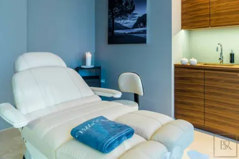 Luxury Villa 5-Star Clubhouse helipad, jacuzzi, swimming pool, 3 bedrooms in Lake Garda prix for sale For Super Rich