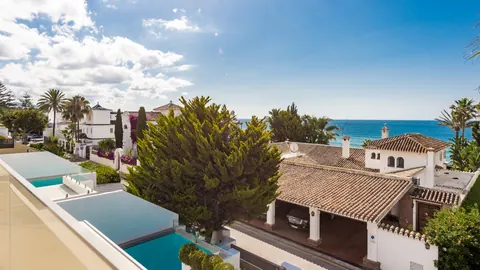 Contemporary Villa Sea View gym, sauna, jacuzzi, 4 bedrooms in Marbella
