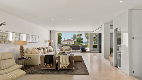 Contemporary Villa Sea View gym, sauna, jacuzzi, 4 bedrooms in Marbella value for sale For Super Rich