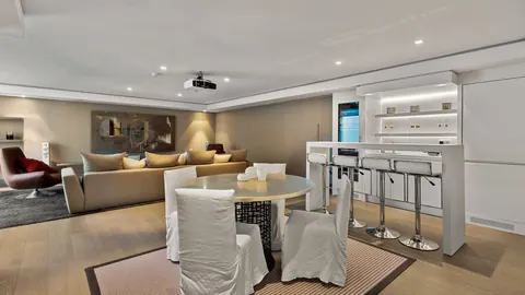 Contemporary Villa Sea View gym, sauna, jacuzzi, 4 bedrooms in Marbella Classified ads for sale For Super Rich