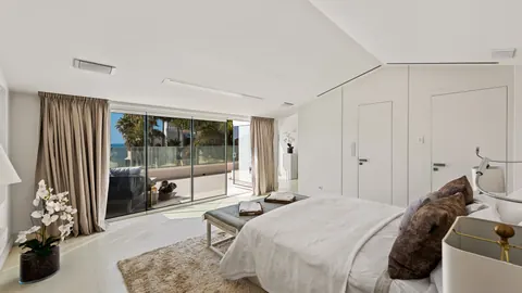 Contemporary Villa Sea View gym, sauna, jacuzzi, 4 bedrooms in Marbella luxury for sale For Super Rich