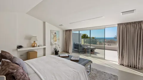 Contemporary Villa Sea View gym, sauna, jacuzzi, 4 bedrooms in Marbella ultra luxury for sale For Super Rich