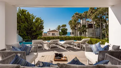 Contemporary Villa Sea View gym, sauna, jacuzzi, 4 bedrooms in Marbella expensive for sale For Super Rich