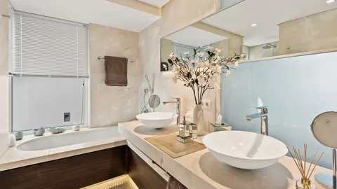 Contemporary Villa Sea View gym, sauna, jacuzzi, 4 bedrooms in Marbella prix for sale For Super Rich