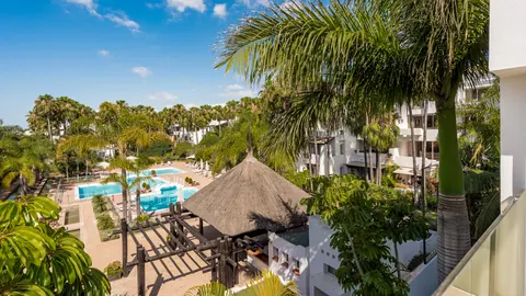 Contemporary Villa Sea View gym, sauna, jacuzzi, 4 bedrooms in Marbella Used for sale For Super Rich