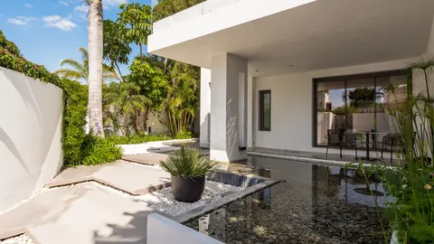 Contemporary Villa Sea View gym, sauna, jacuzzi, 4 bedrooms in Marbella ads for sale For Super Rich