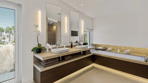 Contemporary Villa Sea View gym, sauna, jacuzzi, 4 bedrooms in Marbella properties for sale For Super Rich