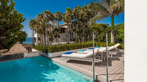 Contemporary Villa Sea View gym, sauna, jacuzzi, 4 bedrooms in Marbella buy for sale For Super Rich