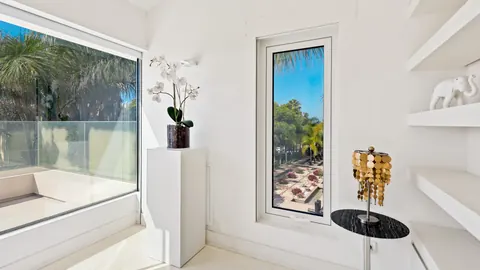 Contemporary Villa Sea View gym, sauna, jacuzzi, 4 bedrooms in Marbella property for sale For Super Rich