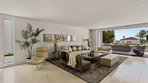 Contemporary Villa Sea View gym, sauna, jacuzzi, 4 bedrooms in Marbella price for sale For Super Rich