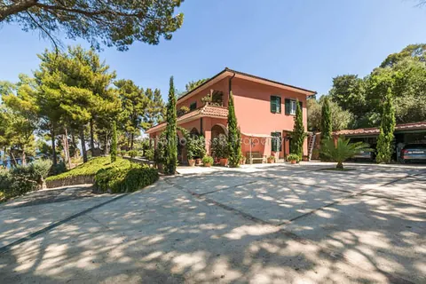 Elegant Villa Panoramic View Walking Distance of The Waterfront, 8 bedrooms in Monte Argentario - Tuscany price for sale For Super Rich