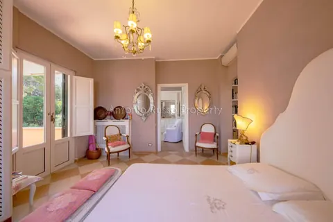 Elegant Villa Panoramic View Walking Distance of The Waterfront, 8 bedrooms in Monte Argentario - Tuscany prix for sale For Super Rich
