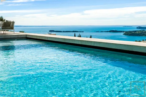 Luxury Villa 5-Stars Resort SPA & Wellness area, 4 bedrooms in Lake Garda Used for sale For Super Rich
