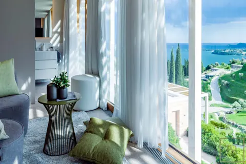Luxury Villa 5-Stars Resort SPA & Wellness area, 4 bedrooms in Lake Garda deal for sale For Super Rich
