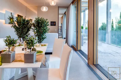 Luxury Villa 5-Stars Resort SPA & Wellness area, 4 bedrooms in Lake Garda ultra luxury for sale For Super Rich