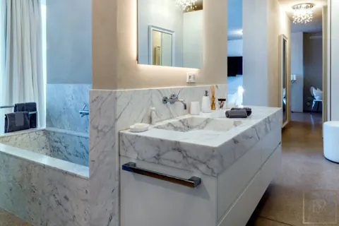 Luxury Villa 5-Stars Resort SPA & Wellness area, 4 bedrooms in Lake Garda ads for sale For Super Rich