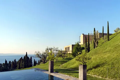 Architectural Villa Awarded ArchiStar private SPA, Fitness & sauna, 4 bedrooms in Lake Garda New for sale For Super Rich