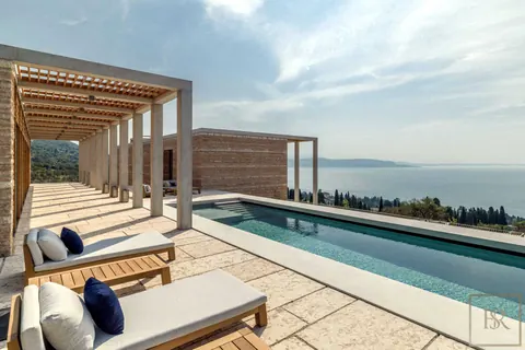 Architectural Villa Awarded ArchiStar private SPA, Fitness & sauna, 4 bedrooms in Lake Garda ID-CHIP-O for sale For Super Rich