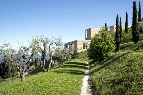 Architectural Villa Awarded ArchiStar private SPA, Fitness & sauna, 4 bedrooms in Lake Garda buy for sale For Super Rich