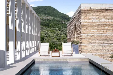Architectural Villa Awarded ArchiStar private SPA, Fitness & sauna, 4 bedrooms in Lake Garda property for sale For Super Rich