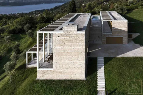 Architectural Villa Awarded ArchiStar private SPA, Fitness & sauna, 4 bedrooms in Lake Garda price for sale For Super Rich