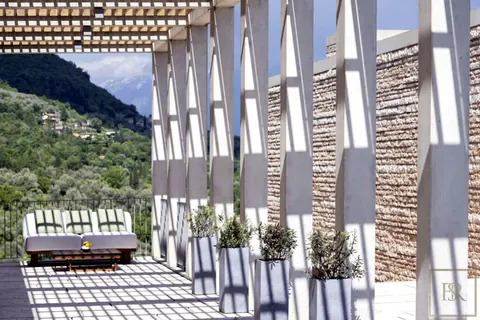 Architectural Villa Awarded ArchiStar private SPA, Fitness & sauna, 4 bedrooms in Lake Garda value for sale For Super Rich