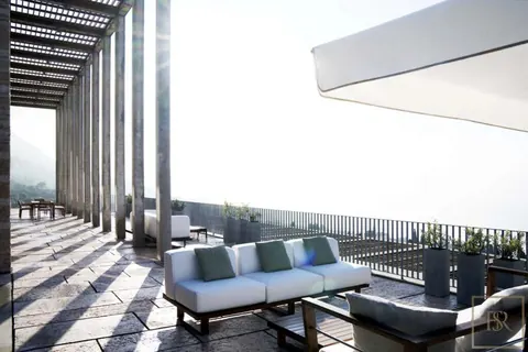 Architectural Villa Awarded ArchiStar private SPA, Fitness & sauna, 4 bedrooms in Lake Garda deal for sale For Super Rich