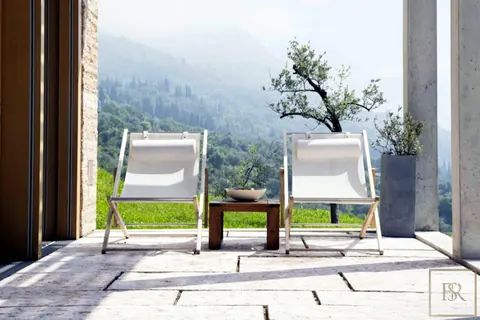 Architectural Villa Awarded ArchiStar private SPA, Fitness & sauna, 4 bedrooms in Lake Garda top for sale For Super Rich