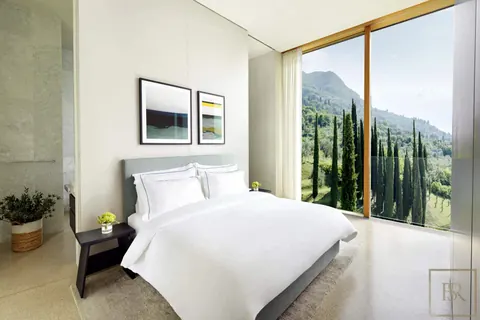 Architectural Villa Awarded ArchiStar private SPA, Fitness & sauna, 4 bedrooms in Lake Garda exclusive for sale For Super Rich
