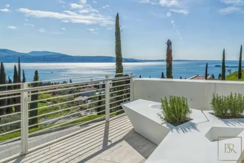 High-end Villa 5-Stars Resort unique views of Gardone Riviera town, 4 bedrooms in Lake Garda ID-RIC-MEI for sale For Super Rich
