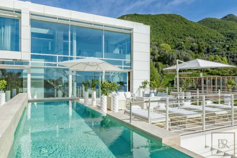 High-end Villa 5-Stars Resort unique views of Gardone Riviera town, 4 bedrooms in Lake Garda available for sale For Super Rich