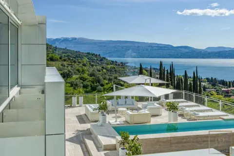 High-end Villa 5-Stars Resort unique views of Gardone Riviera town, 4 bedrooms in Lake Garda property for sale For Super Rich