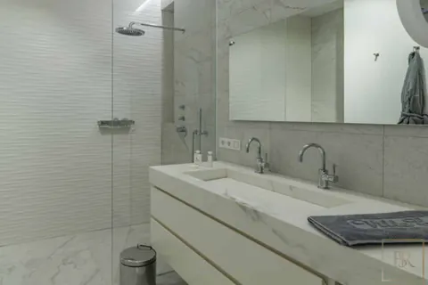 High-end Villa 5-Stars Resort unique views of Gardone Riviera town, 4 bedrooms in Lake Garda properties for sale For Super Rich