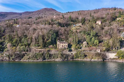 Premium Villa breathtaking views of the Lombard shore Terrace overlooking the lake, 12 bedrooms in Oggebbio
