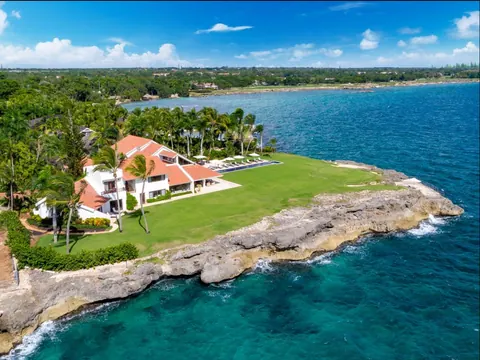 Luxury Villa ONE-OF-THE-KIND waterfront, 7 bedrooms in Dominican Republic