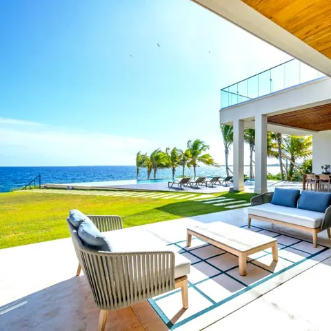 Luxury Villa Seafront & Private beach Salt water infinity pool & jacuzzi, 6 bedrooms in Casa de Campo Used for sale For Super Rich