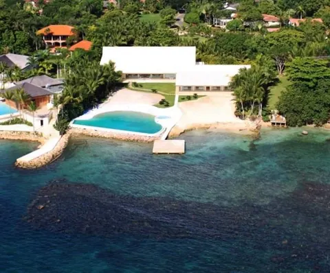 Luxury Villa Seafront & Private beach Salt water infinity pool & jacuzzi, 6 bedrooms in Casa de Campo Classified ads for sale For Super Rich