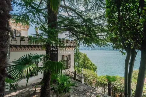 Century Castle Castello Thomson, 8 bedrooms in Carate Urio - Lake Como price for sale For Super Rich