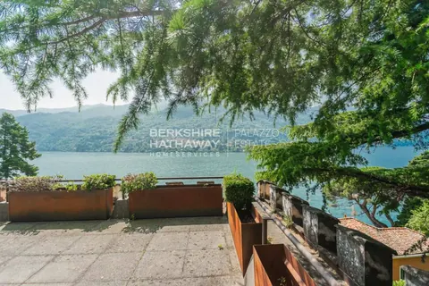 Century Castle Castello Thomson, 8 bedrooms in Carate Urio - Lake Como value for sale For Super Rich