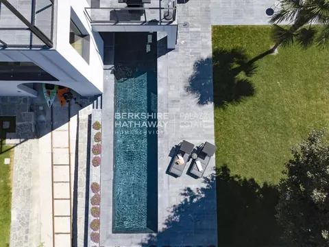 Luxury Villa front lake  swimming pool, wellness and fitness area, 6 bedrooms in Angera - Lake Maggiore available for sale For Super Rich