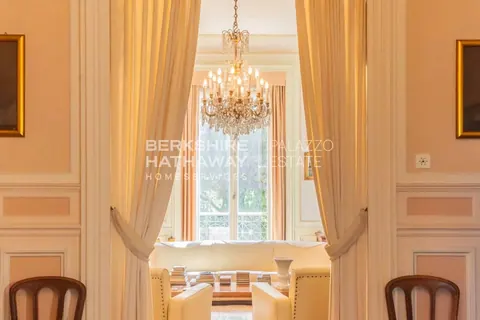 Historic Villa Lake View, direct access to a private beach, Coming soon bedrooms in Gerra photos for sale For Super Rich