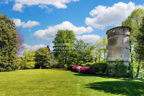 Century Castle with charming little church, inside the park, multiples bedrooms in Torre Canavese - Piedmont ultra luxury for sale For Super Rich