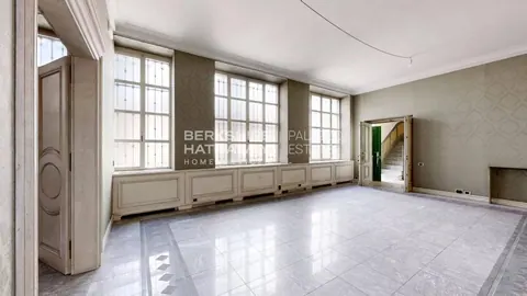 Prestigious Apartment within the charming courtyard, 5 bedrooms in Milan deal for sale For Super Rich