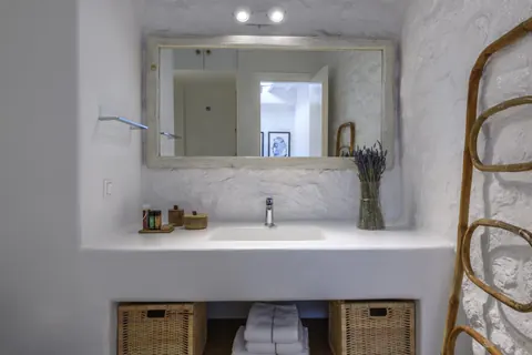 Elegant Villa Breathtaking panoramic sea views Pool, BBQ, Jacuzzi, terraces, 8 bedrooms in Mykonos properties for sale For Super Rich