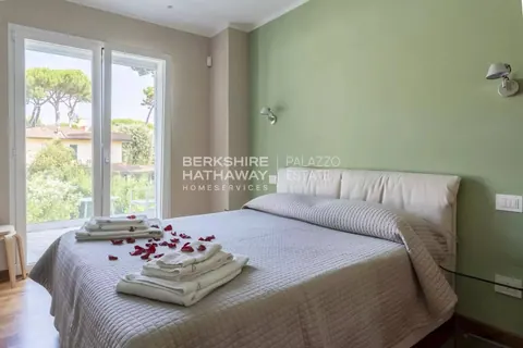 Modern Villa Marina di Pietrasanta Swimming pool, SPA, 6 bedrooms in Pietrasanta ads for sale For Super Rich